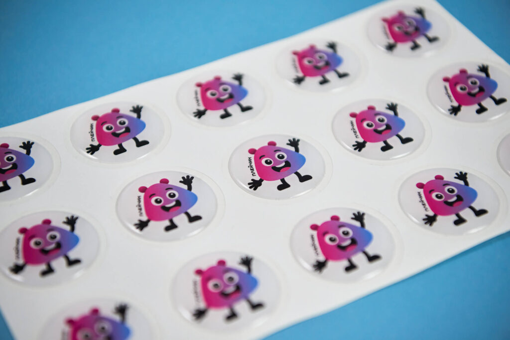 Объемные наклейки со смолой